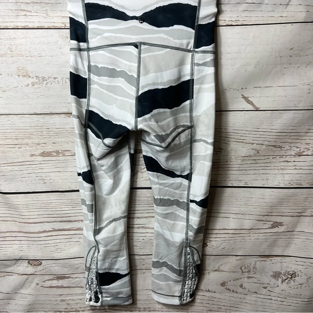 Lululemon True Self Crop Pants Size 6